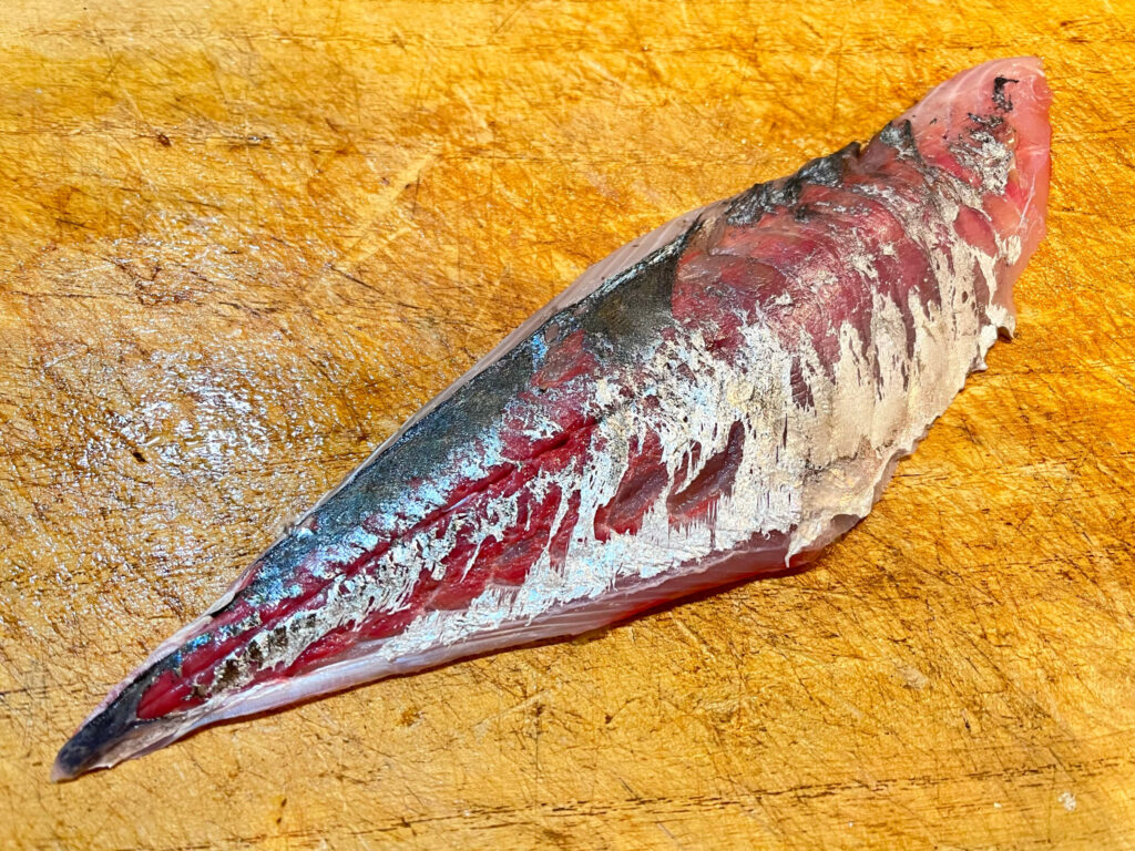 三枚おろしにしたアジ