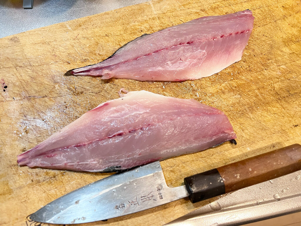 三枚おろしにしたアジ